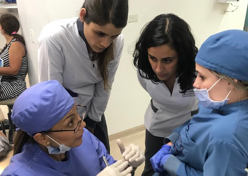 De Chile visitan al posgrado de Ortodoncia de nuestra U